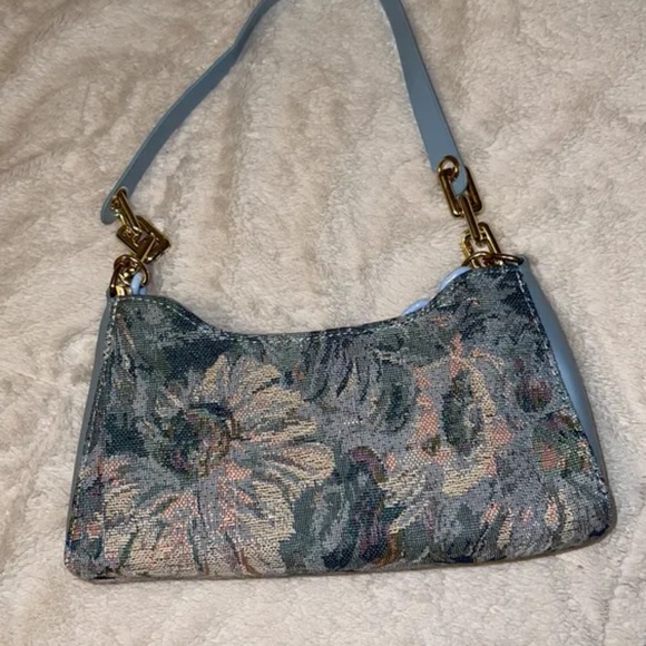 Floral crossbody - Picture 2 of 5